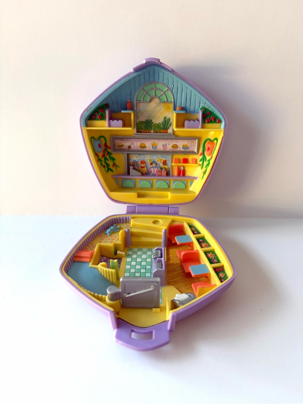 Polly Pocket at the burger stand